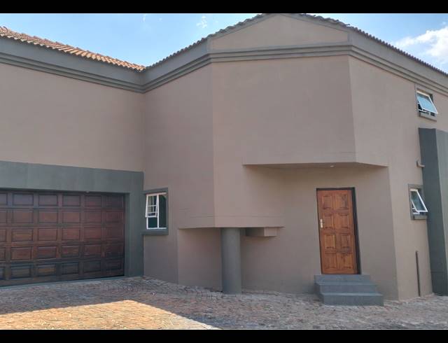 4 BEDROOM DUPLEX FOR SALE IN EQUESTRIA